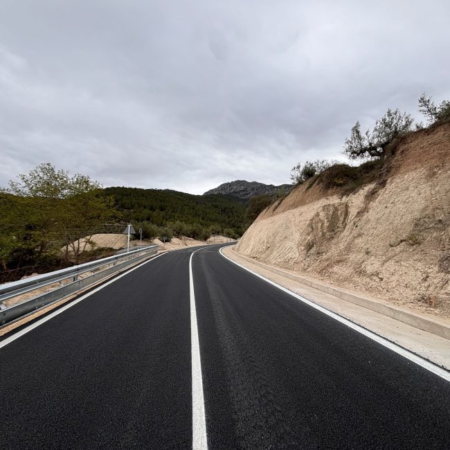 Carretera de acceso norte a Beniatjar