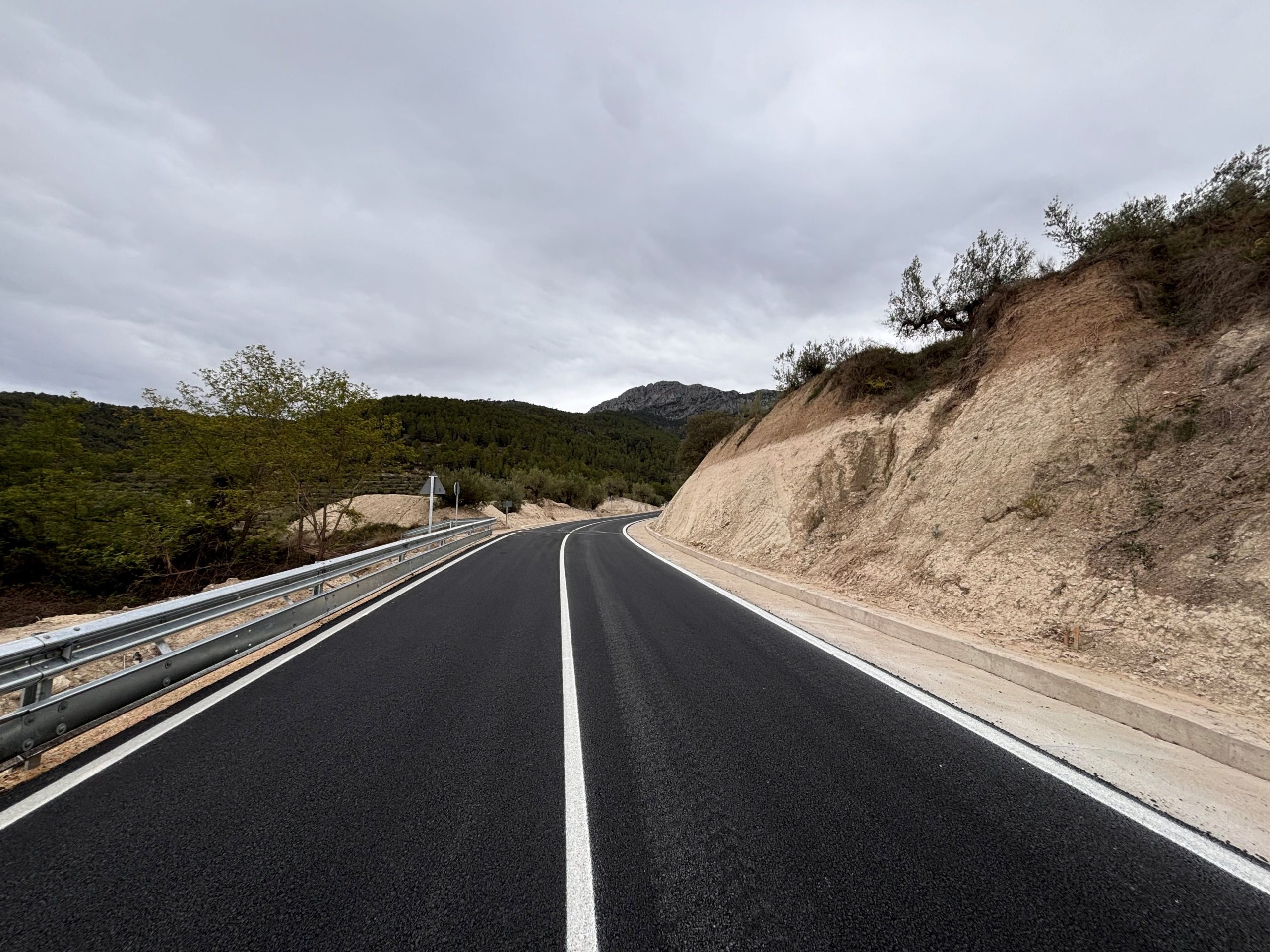 Carretera de acceso norte a Beniatjar